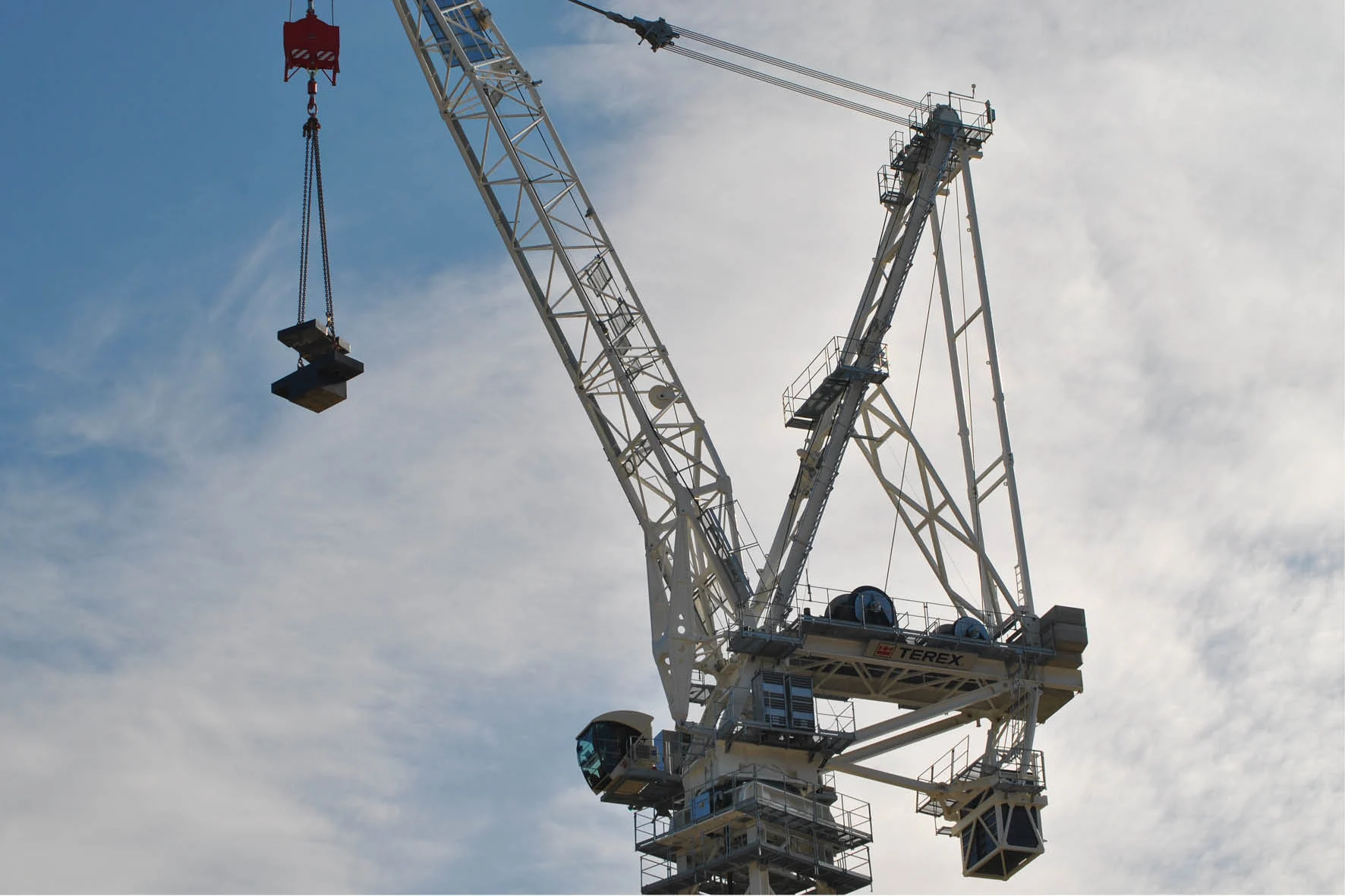 Raimondi CTL 1600-66 tower crane, 66 t lifting capacity