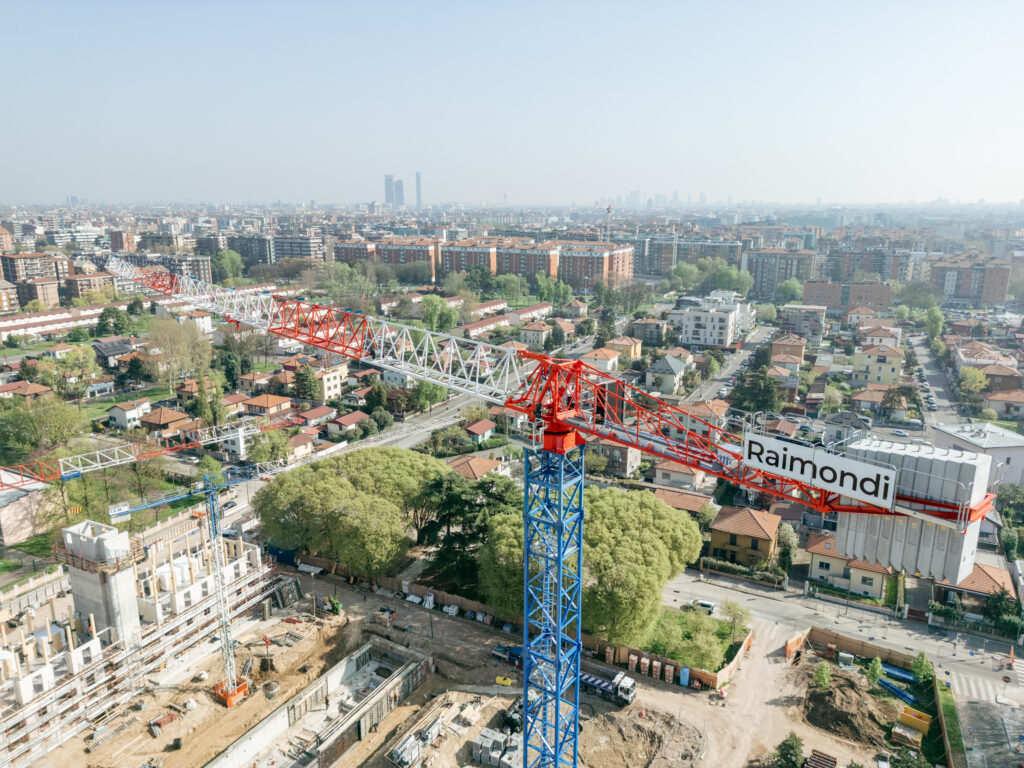 Raimondi MRT167 tower crane, 8 t lifting capacity