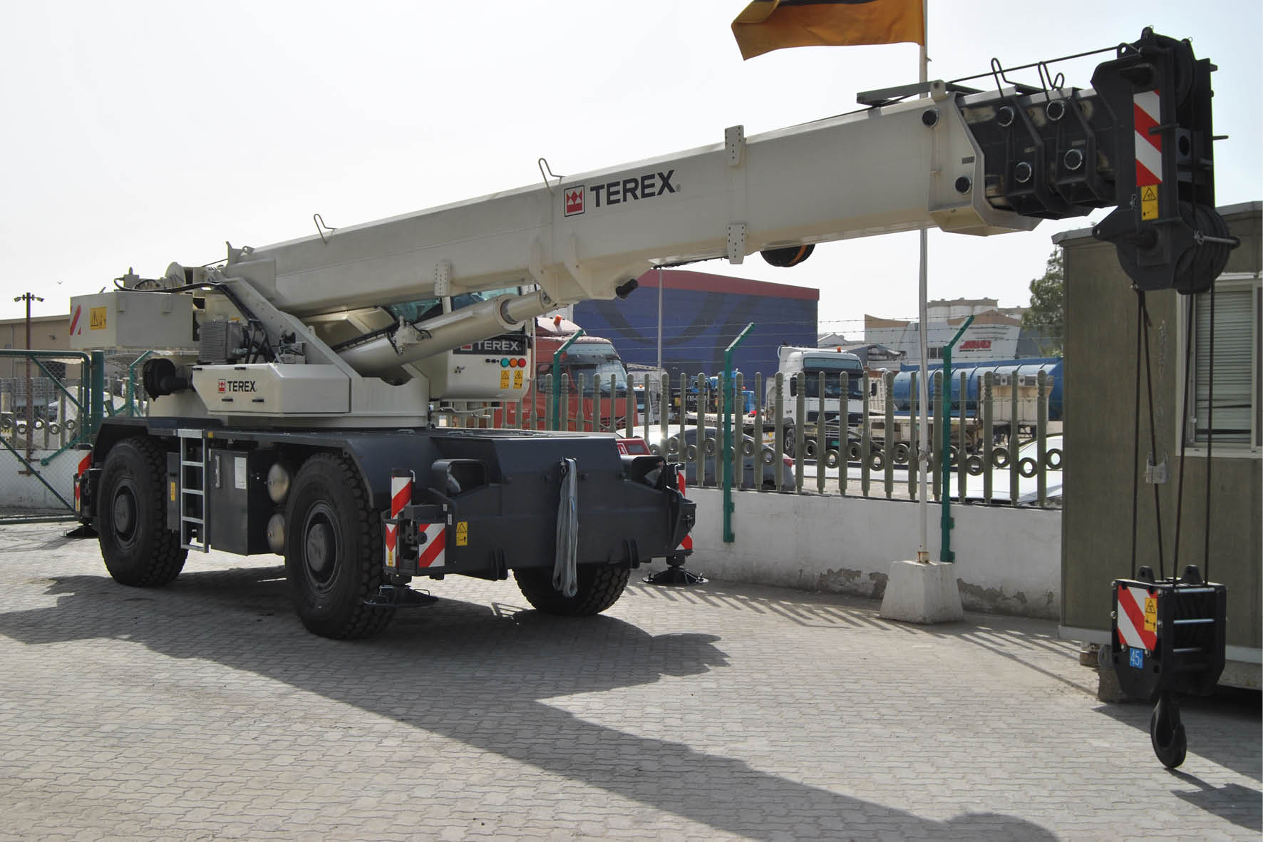 Raimondi RT 1045 rough-terrain crane, 45 t lifting capacity