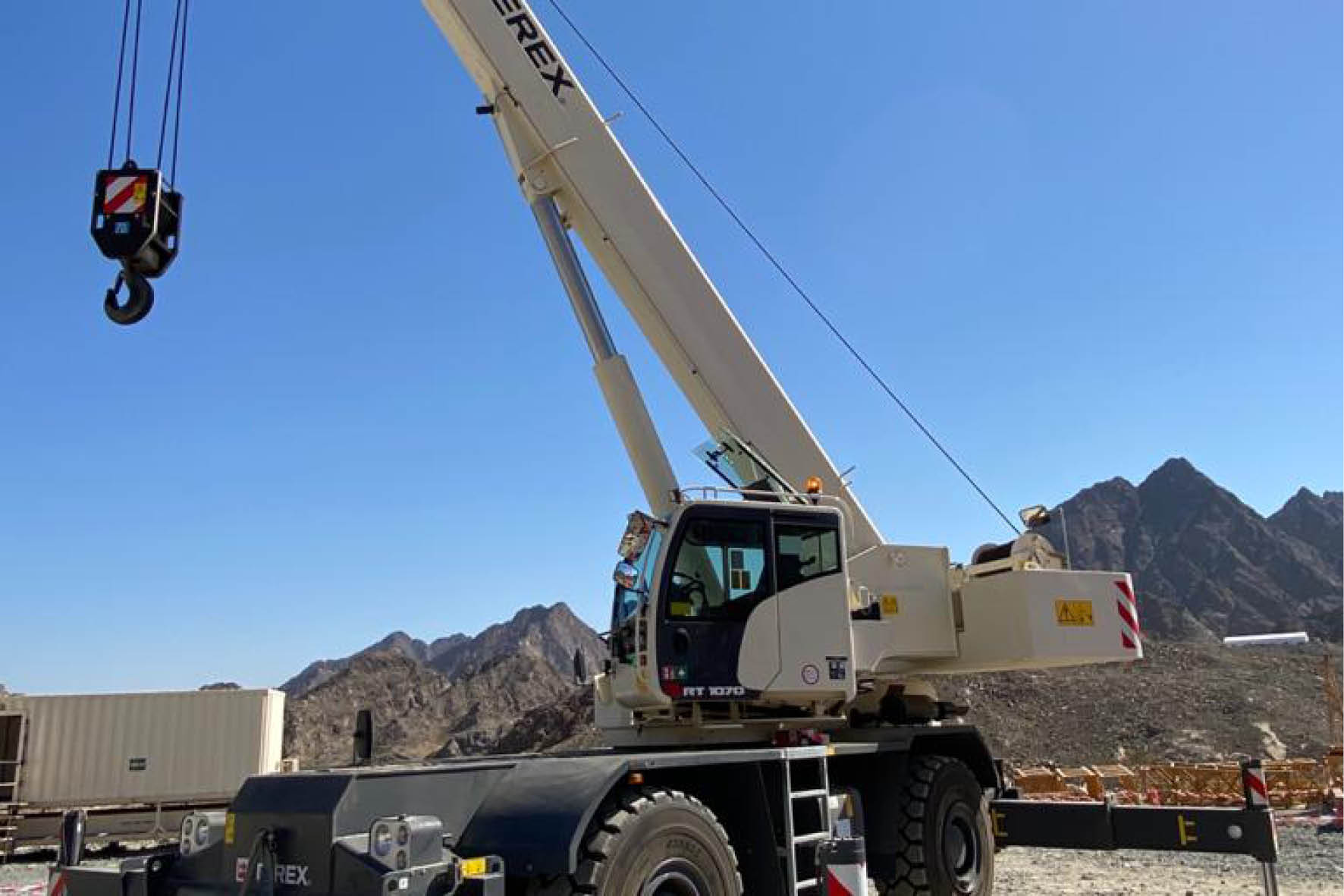 Raimondi RT 1070 rough-terrain crane, 70 t lifting capacity
