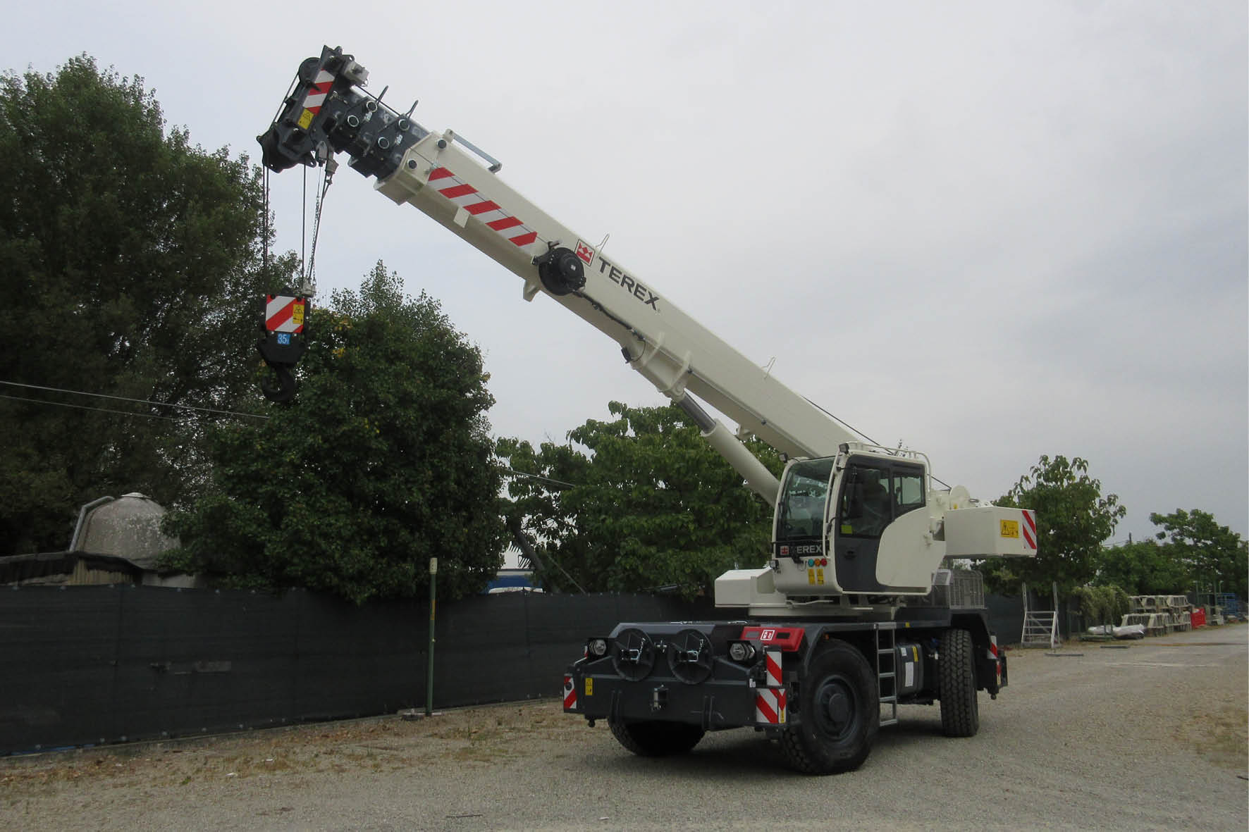 Raimondi TRT 35 rough-terrain crane, 35 t lifting capacity