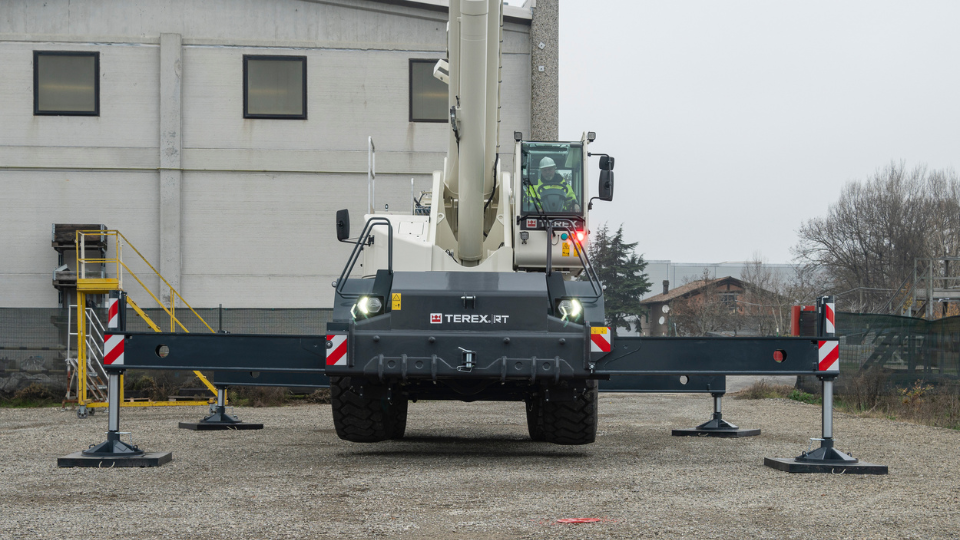 Raimondi TRT 70 rough-terrain crane, 70 t lifting capacity